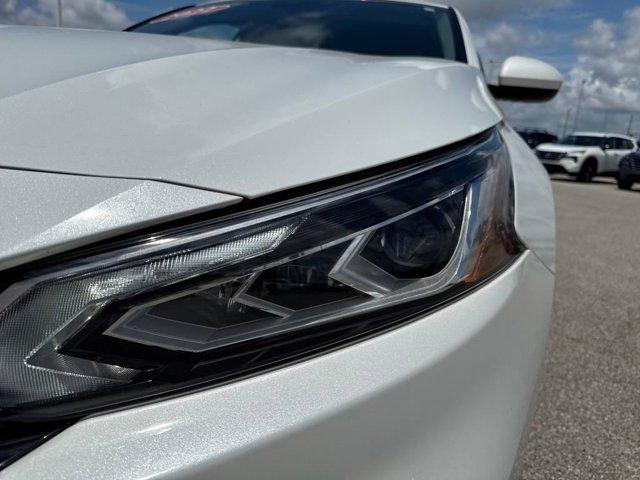 Photo of 2022 Pearl White Tricoat Nissan Altima