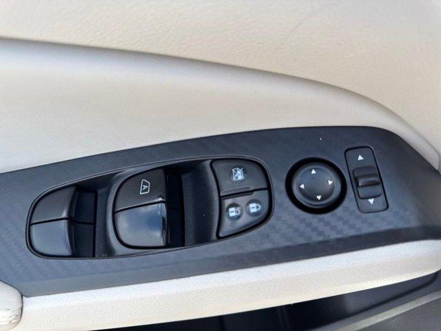 Photo of 2022 Pearl White Tricoat Nissan Altima
