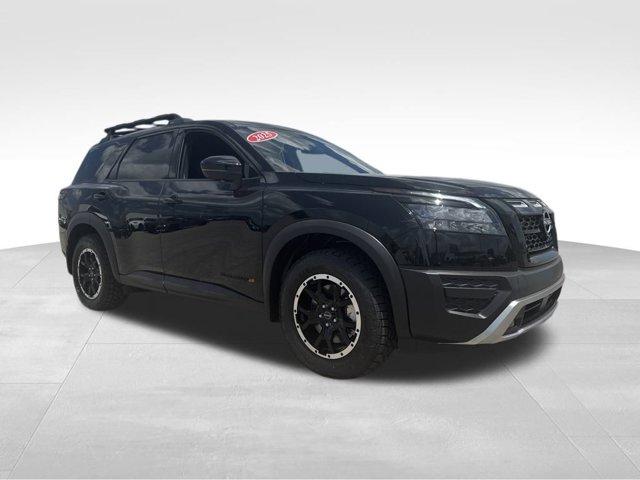 Photo of 2025 Super Black Nissan Pathfinder