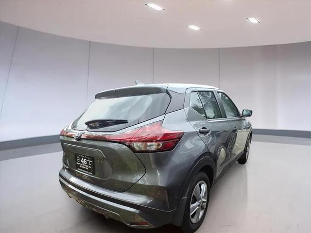 Photo of 2025 Gun Metallic Nissan Kicks