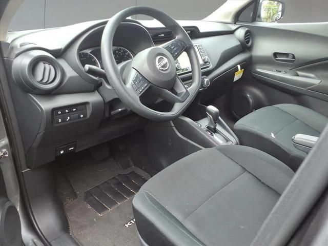 Photo of 2025 Gun Metallic Nissan Kicks