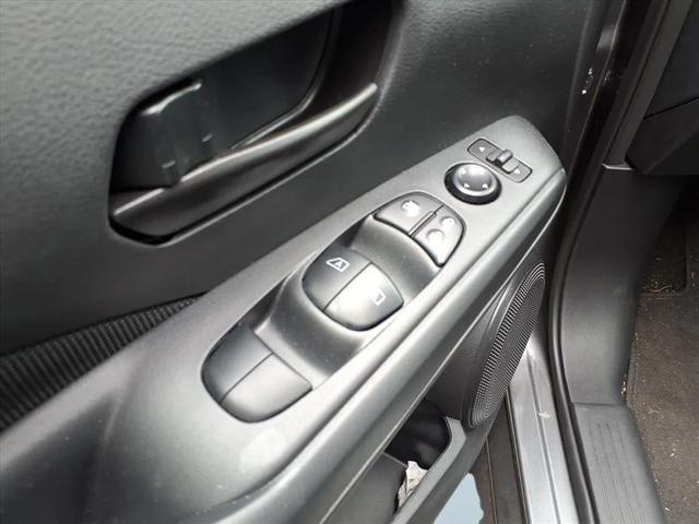 Photo of 2025 Gun Metallic Nissan Kicks
