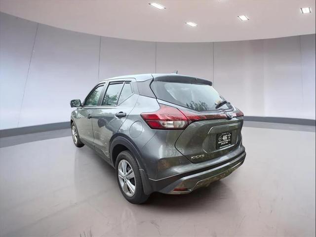 Photo of 2025 Gun Metallic Nissan Kicks