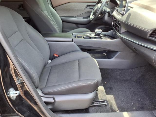 Photo of 2023 Super Black Nissan Rogue