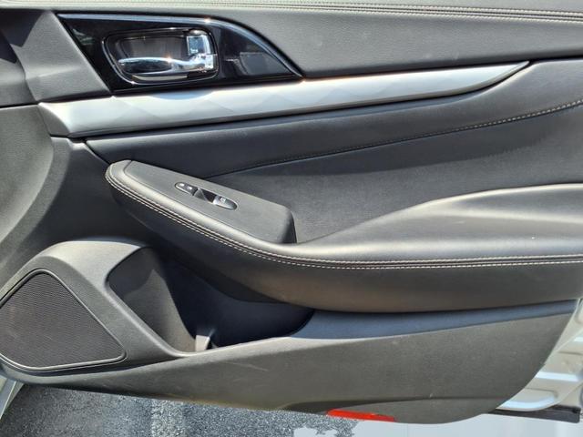 Photo of 2023 Brilliant Silver Nissan Maxima