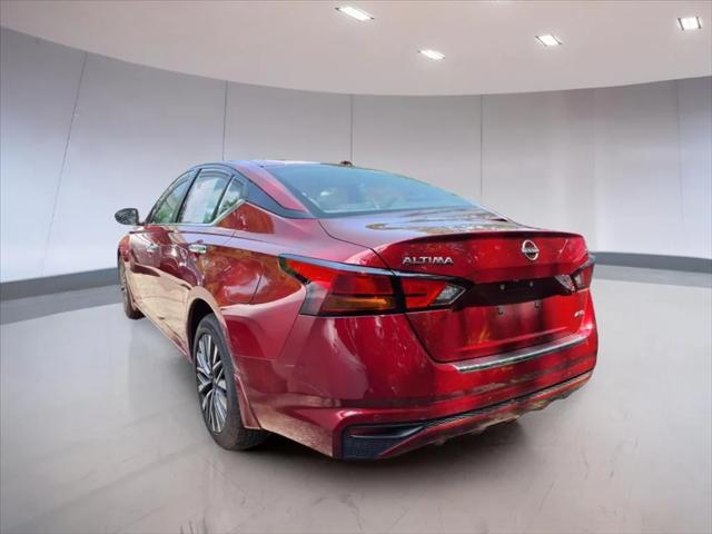 Photo of 2023 Garnet Pearl Nissan Altima