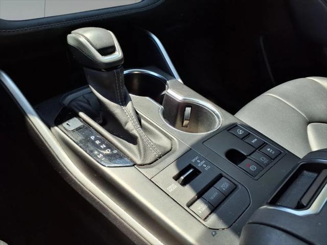 Photo of 2023 Celestial Silver Toyota Highlander