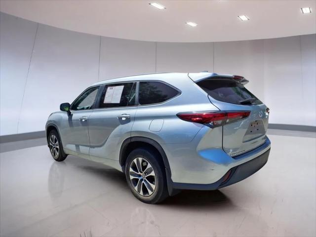 Photo of 2023 Celestial Silver Toyota Highlander