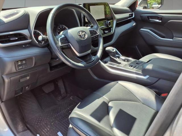 Photo of 2023 Celestial Silver Toyota Highlander