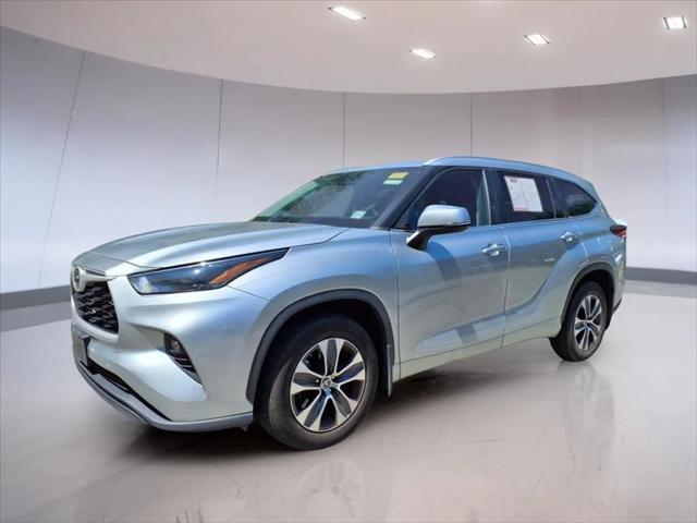 Photo of 2023 Celestial Silver Toyota Highlander