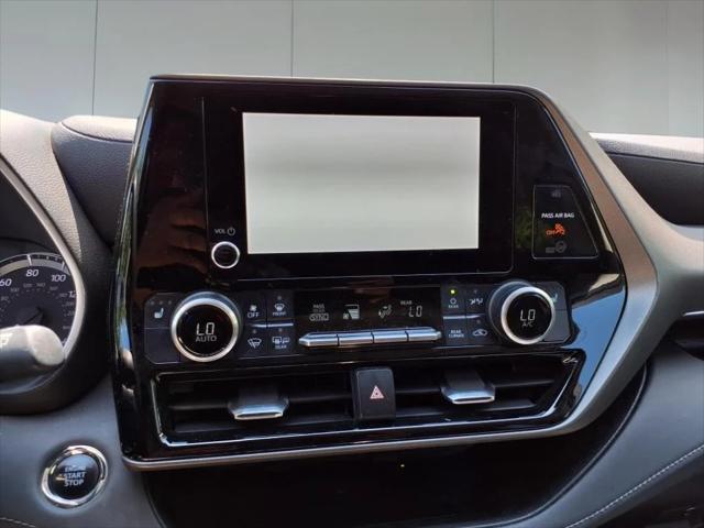 Photo of 2023 Celestial Silver Toyota Highlander