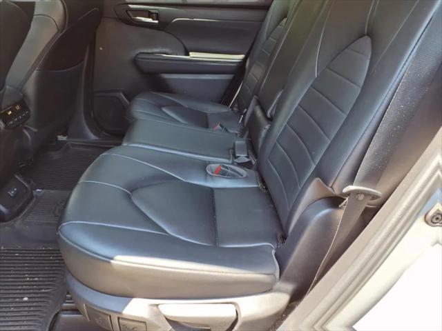 Photo of 2023 Celestial Silver Toyota Highlander