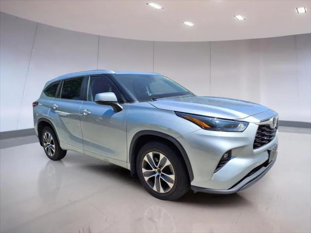 Photo of 2023 Celestial Silver Toyota Highlander