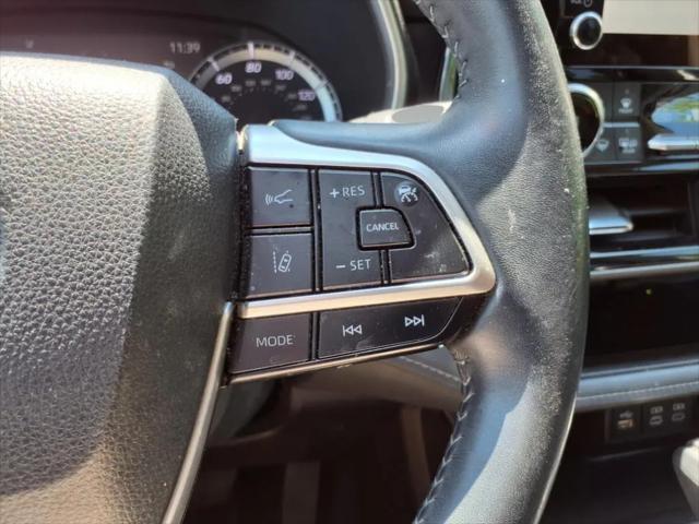 Photo of 2023 Celestial Silver Toyota Highlander