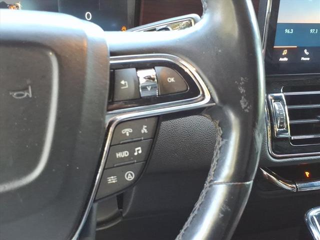 Photo of 2023 Infinite Black Metallic Clearcoat Lincoln Navigator