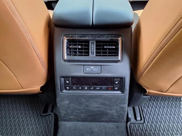 Photo of 2024 Deep Crystal Blue Mica Mazda CX-90