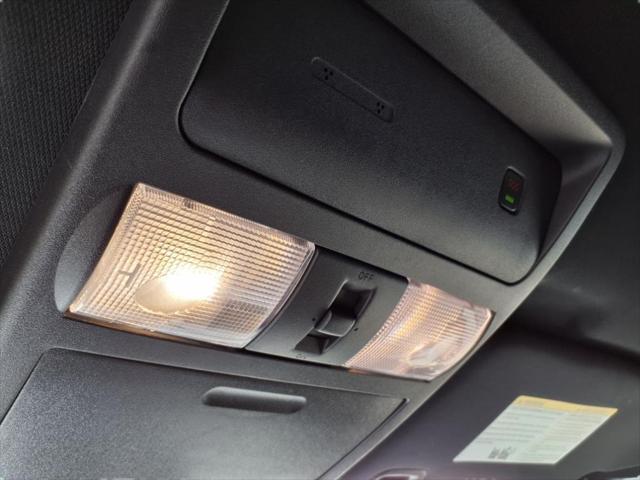 Photo of 2023 Glacier White Nissan Frontier