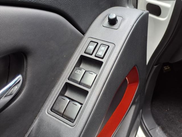 Photo of 2023 Glacier White Nissan Frontier