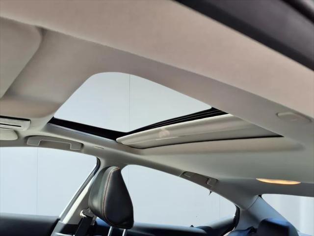 Photo of 2022 Glacier White Nissan Altima