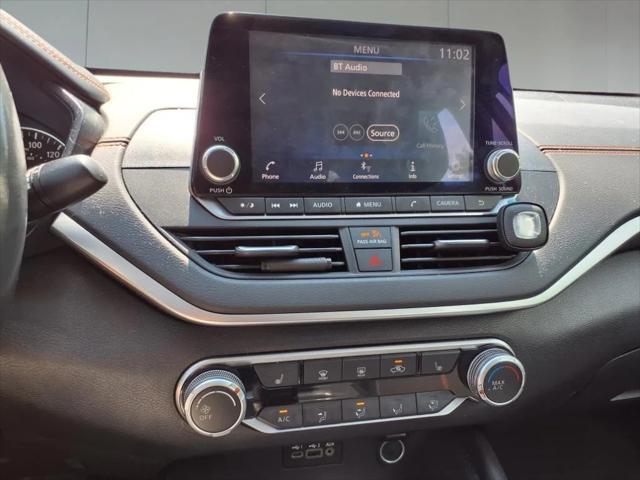 Photo of 2022 Glacier White Nissan Altima