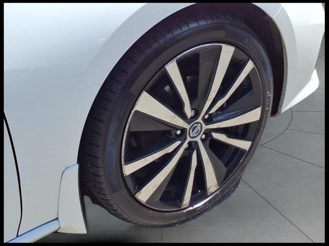 Photo of 2022 Glacier White Nissan Altima
