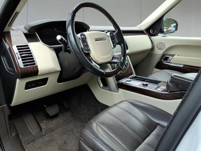 Photo of 2017 Fuji White Land Rover Range Rover