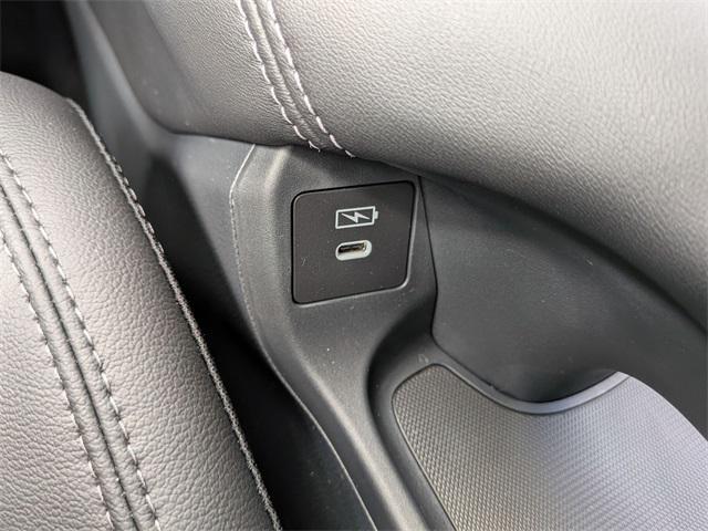 Photo of 2026 Platinum White Pearl Honda HR-V
