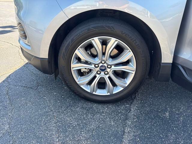 Photo of 2020 Iconic Silver Metallic Ford Edge