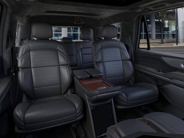 Photo of 2025 Infinite Black Metallic Clearcoat Lincoln Navigator