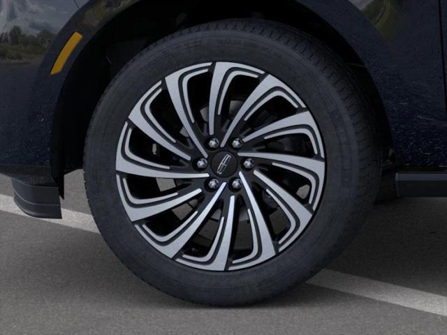 Photo of 2025 Infinite Black Metallic Clearcoat Lincoln Navigator