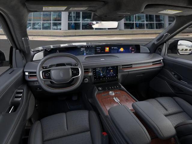Photo of 2025 Infinite Black Metallic Clearcoat Lincoln Navigator
