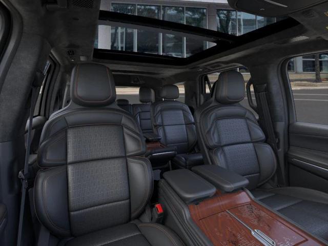 Photo of 2025 Infinite Black Metallic Clearcoat Lincoln Navigator
