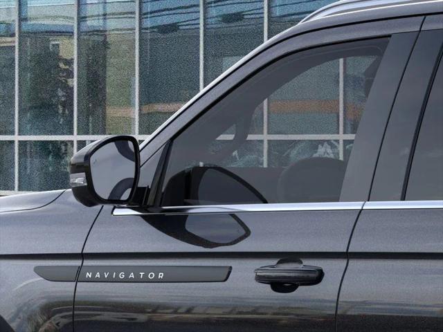 Photo of 2025 Infinite Black Metallic Clearcoat Lincoln Navigator