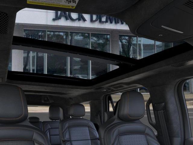 Photo of 2025 Infinite Black Metallic Clearcoat Lincoln Navigator
