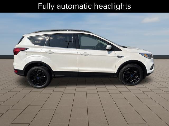 Photo of 2019 White Platinum Metallic Tri-Coat Ford Escape