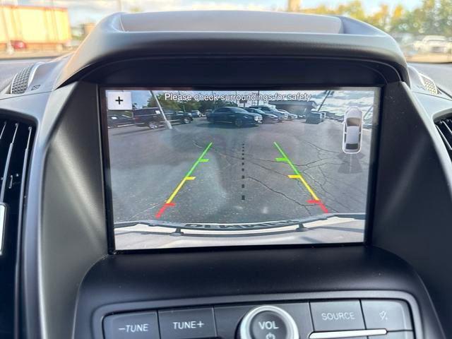 Photo of 2019 White Platinum Metallic Tri-Coat Ford Escape