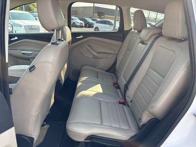 Photo of 2019 White Platinum Metallic Tri-Coat Ford Escape