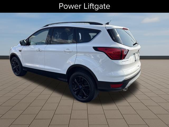 Photo of 2019 White Platinum Metallic Tri-Coat Ford Escape