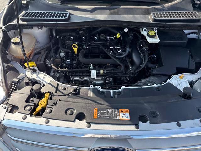 Photo of 2019 White Platinum Metallic Tri-Coat Ford Escape