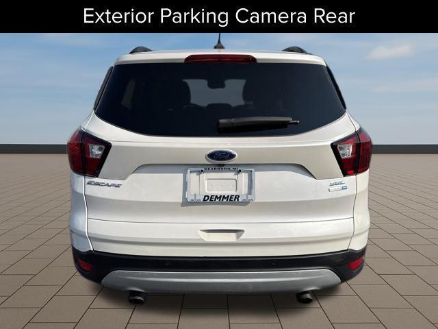 Photo of 2019 White Platinum Metallic Tri-Coat Ford Escape