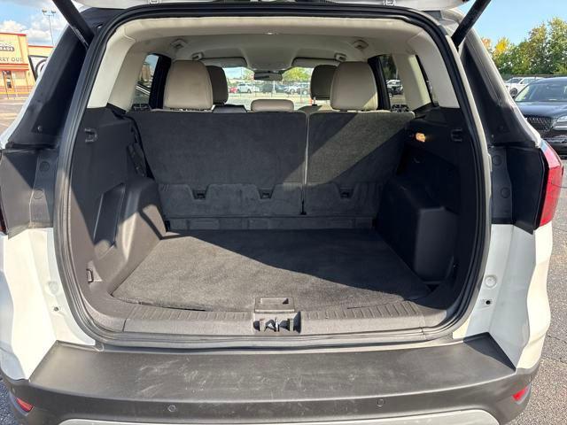 Photo of 2019 White Platinum Metallic Tri-Coat Ford Escape