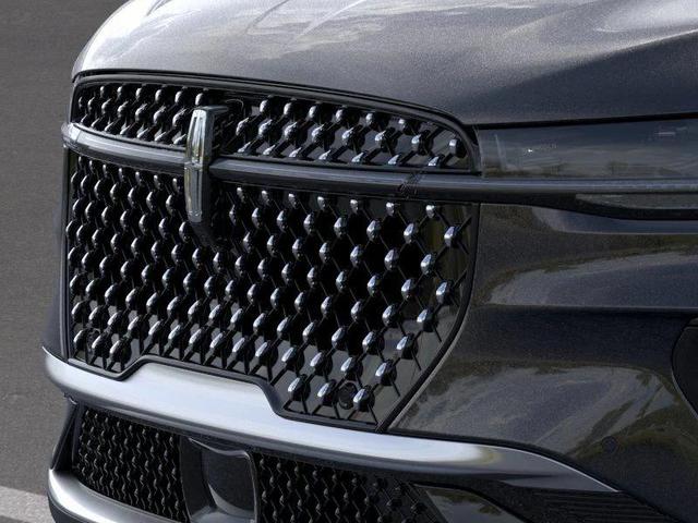 Photo of 2025 Infinite Black Metallic Clearcoat Lincoln Nautilus