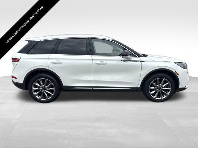Photo of 2022 Pristine White MET 3C Lincoln Corsair