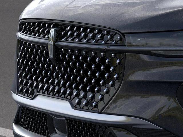 Photo of 2025 Infinite Black Metallic Clearcoat Lincoln Nautilus