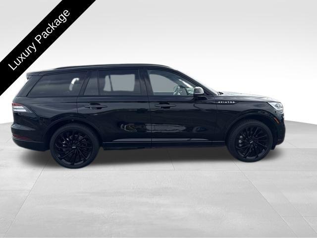 Photo of 2023 Infinite Black MET Lincoln Aviator