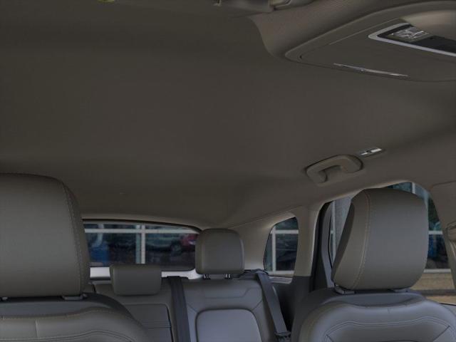 Photo of 2025 Pristine White Metallic Tri-Coat Lincoln Corsair