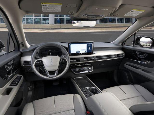 Photo of 2025 Pristine White Metallic Tri-Coat Lincoln Corsair