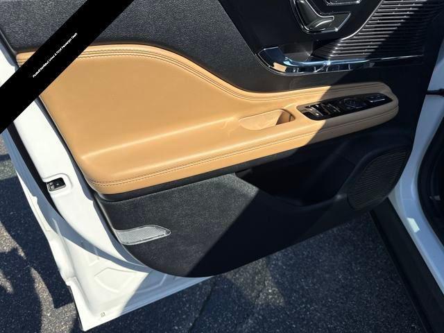 Photo of 2022 Pristine White MET 3C Lincoln Corsair