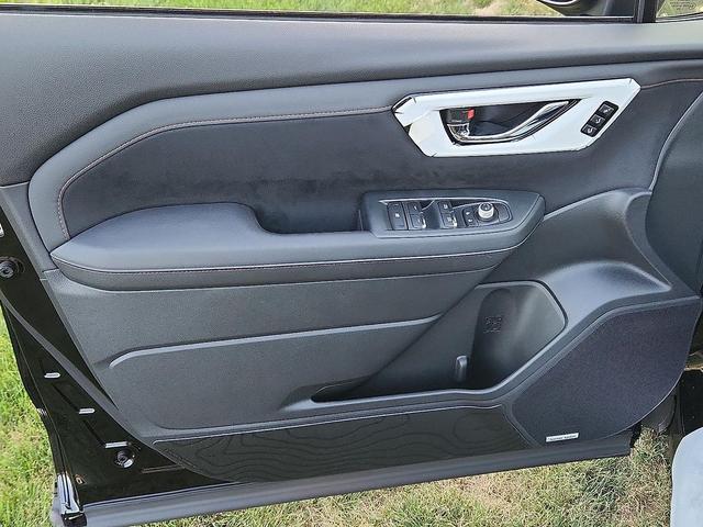 Photo of 2025 Crystal Black Silica Subaru Forester