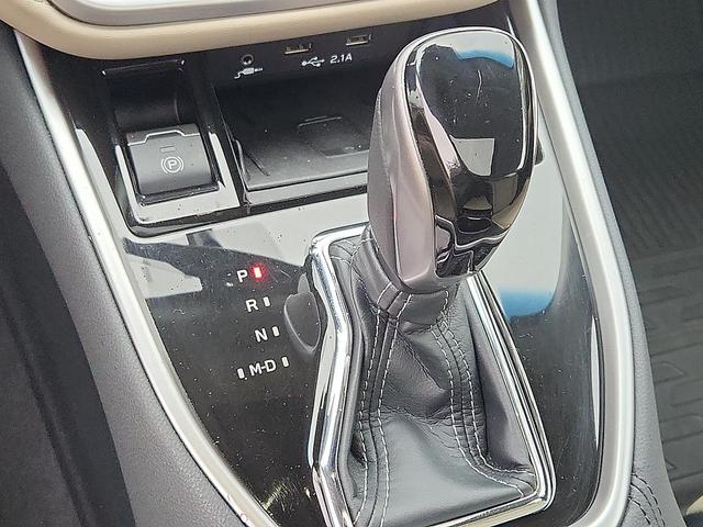 Photo of 2022 Green Metallic Subaru Outback